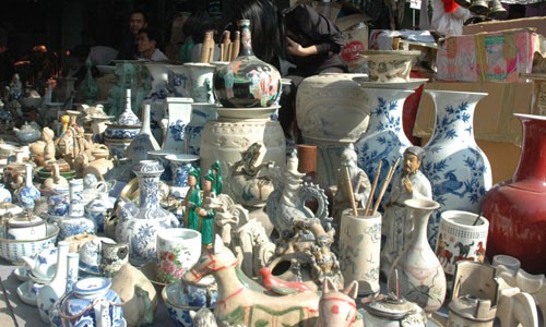 Buying luck at Vieng market - ảnh 1